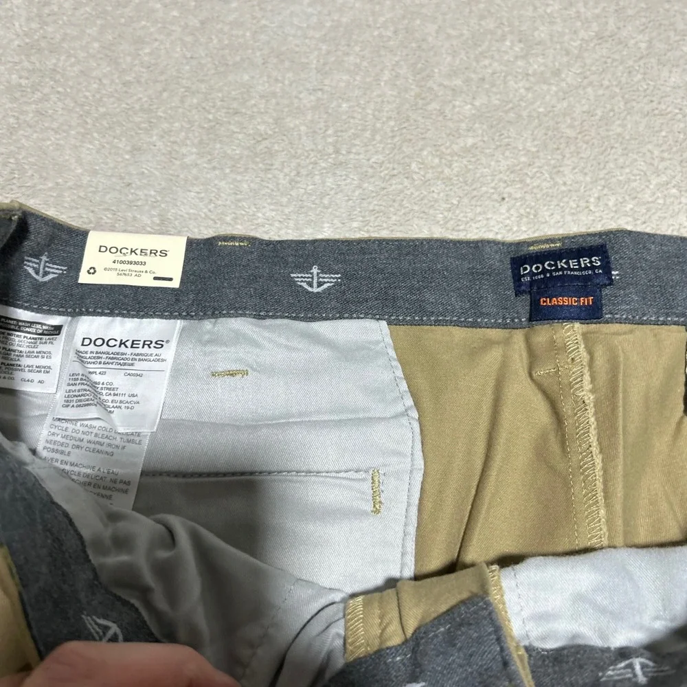 New NWT Dockers Workday Khaki Mens 40 34 Tan Smart 360 Flex Classic Fit Pants